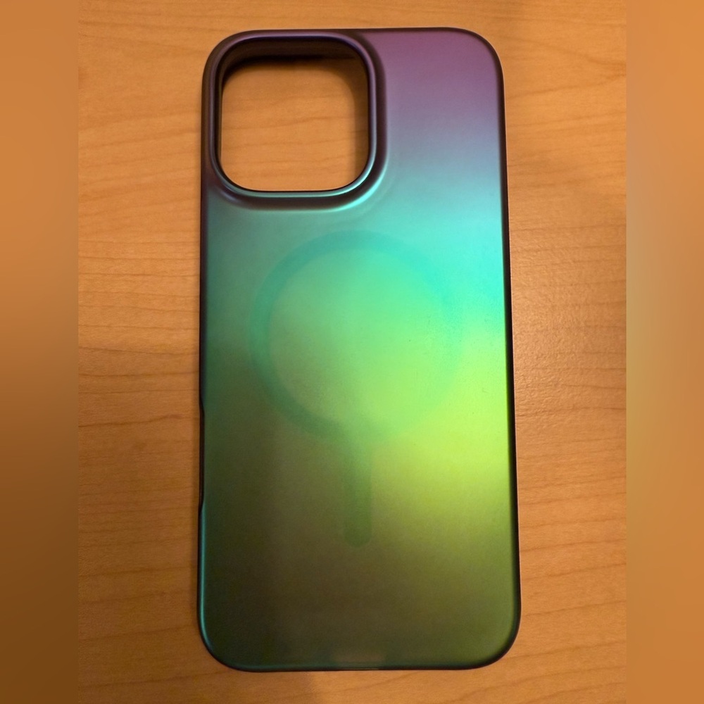 COPY - COPY - Smartphone Case with Iridescent Finish and Matte Texture
